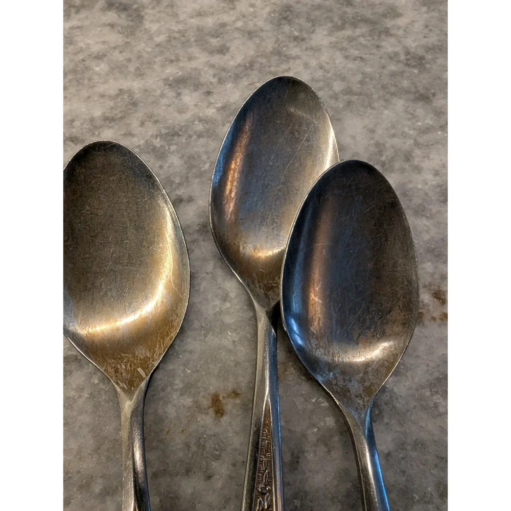 N/A knives spoons